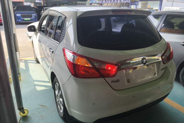 Used Venucia R50 2013 1.6L Automatic Fashion Edition