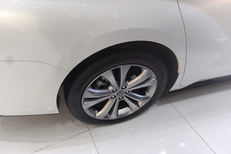 Used Toyota Sienna 2023 2.5L Hybrid Deluxe Edition