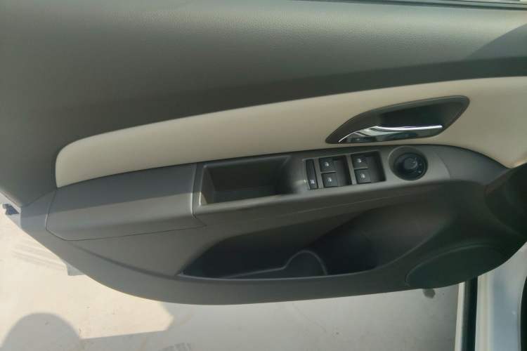 Used Chevrolet Cruze 2015 1.5L Classic SE MT
