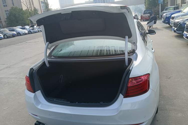 Used BMW 5 Series 2014 525Li Leading Model
