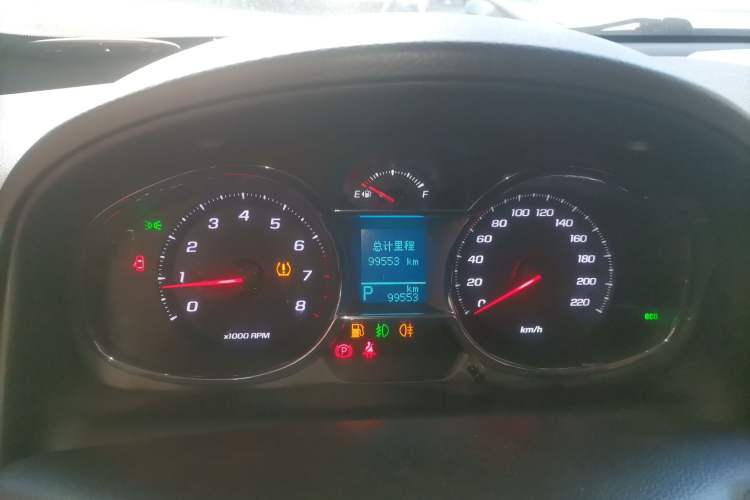 Used Chevrolet Captiva 2015 2.4L 4x4 Flagship Edition 7-Seater
