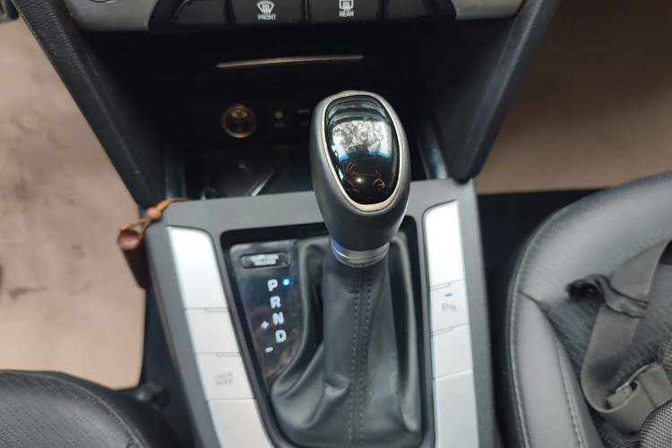 Used Hyundai Elantra 2016 1.6L Automatic ZhiXuan · Luxury Version