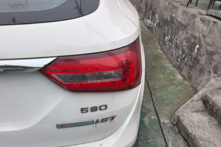 Used Dongfeng Fengon 580 2016 1.5T Manual Luxury Version
