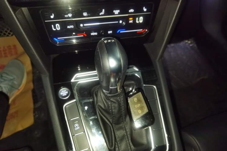 Used Volkswagen Magotan 2020 330TSI DSG Leading Model
