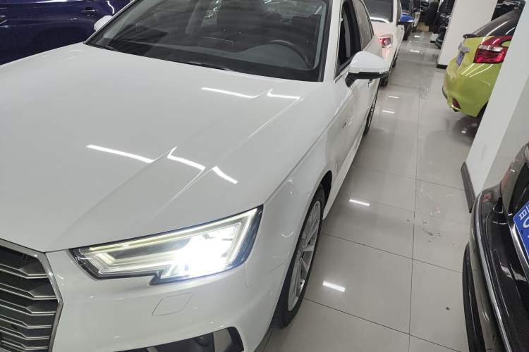Used Audi A4L 2019 40 TFSI Fashion Edition China VI Emission Standard