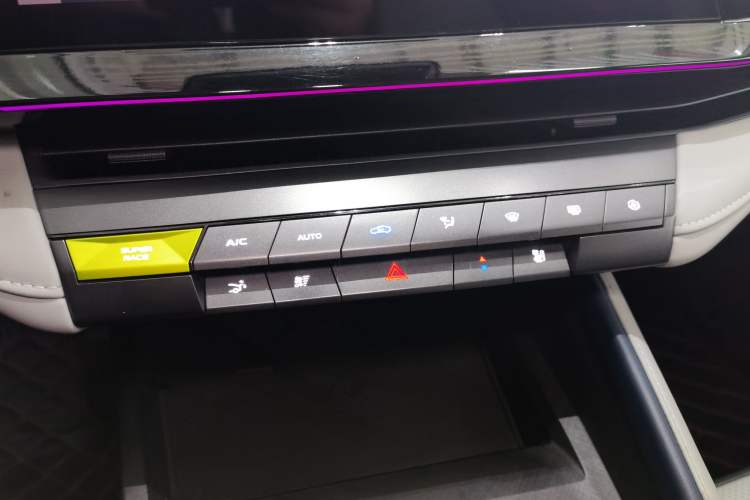 Used Changan UNI-V iDD 2023 ZhiDian iDD 1.5T 113km ZhiKu Model
