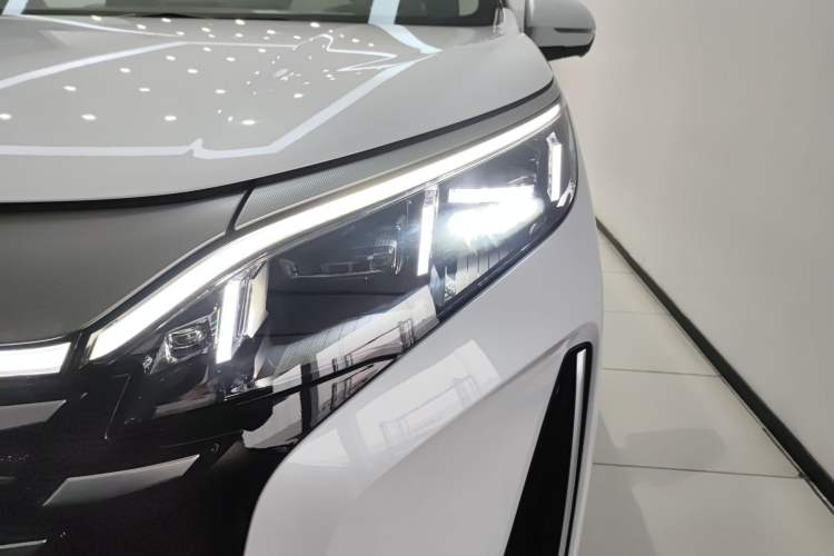 Used BYD Xia 2025 DM-i 1.5T 180km Beyond Edition
