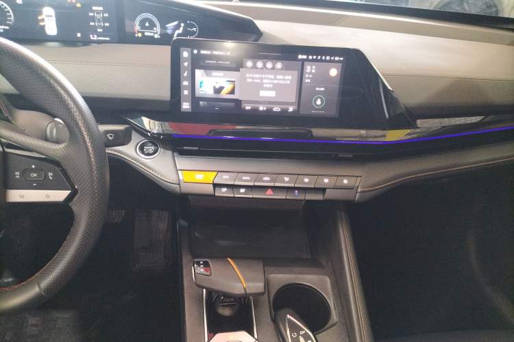 Used Changan UNI-V 2023 1.5T Prestige Model
