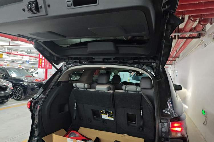 Used Toyota Granvia 2024 2.5L Hybrid Comfort Edition
