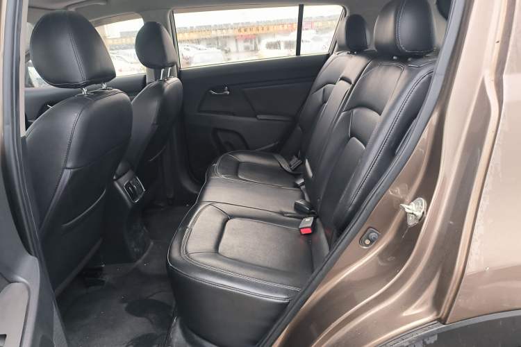 Used Kia Sportage R 2015 2.0L Automatic Two-Wheel Drive DLX Model
