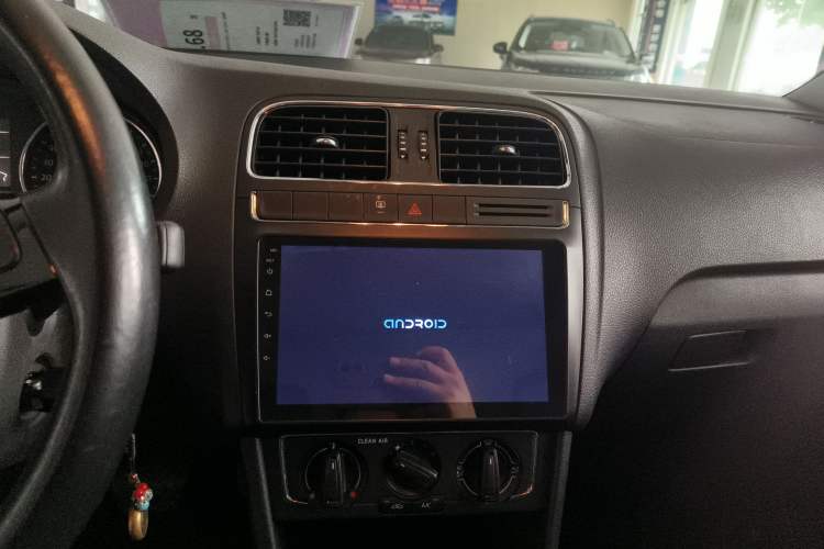 Used Volkswagen Polo 2016 1.6L Automatic Comfort Model
