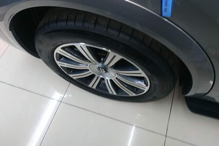 Used Hima AITO M8 2025 Extended-Range Max Version 37 kWh 6-Seater
