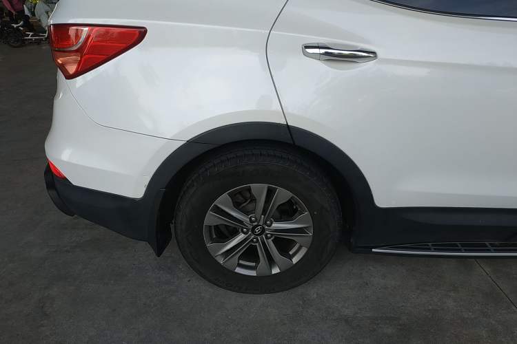 Used Hyundai Santa Fe 2015 2.0T Automatic All-Wheel Drive Smart Version 5 Seats