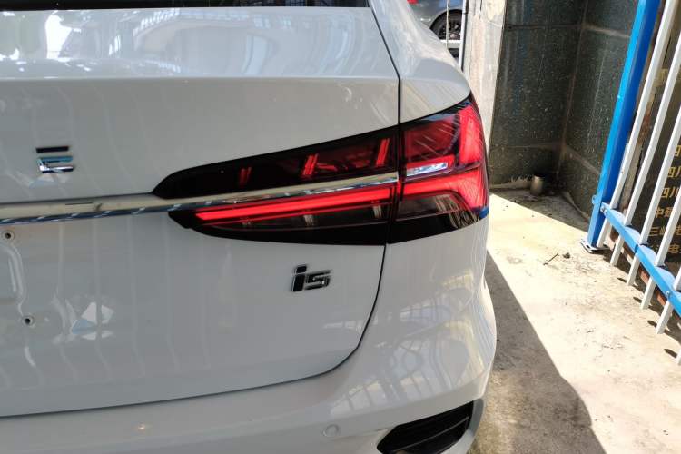 Used Roewe i5 2021 1.5L CVT Platinum Edition
