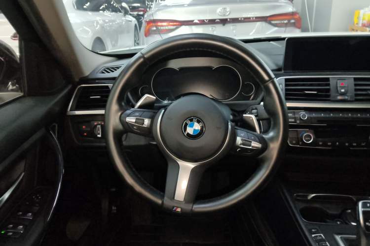 Used BMW 3 Series 2018 320Li Leading Model M Sport Package
