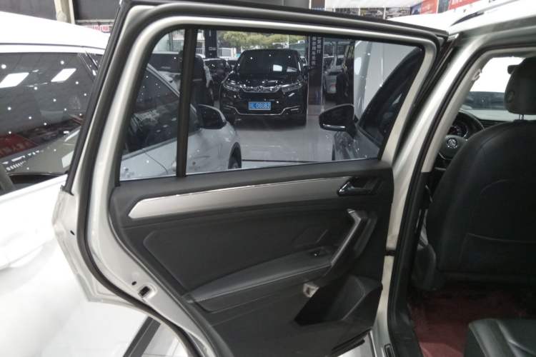 Used Volkswagen Tiguan L 2018 380TSI Automatic All-Wheel Drive Luxury Edition
