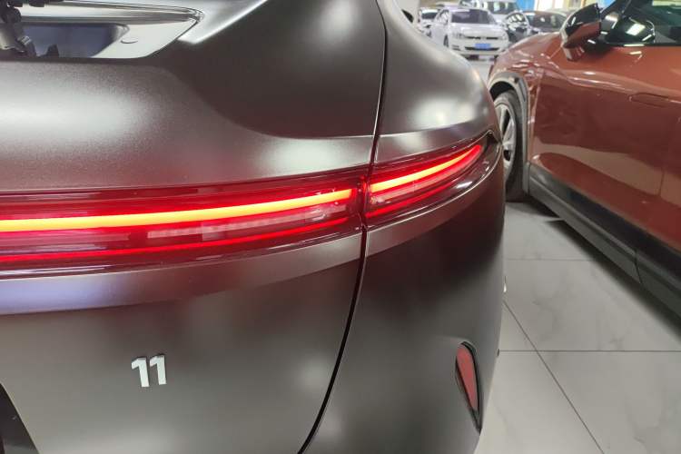 Used  11 2022 Long-Range Dual-Motor Luxury Edition 4 Seats
