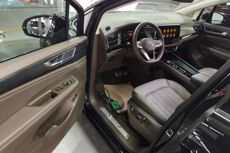 Used Volkswagen Viloran 2024 380TSI Luxury Edition
