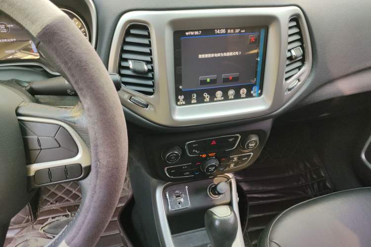 Used  Compass 2017 200T Automatic Family Edition
