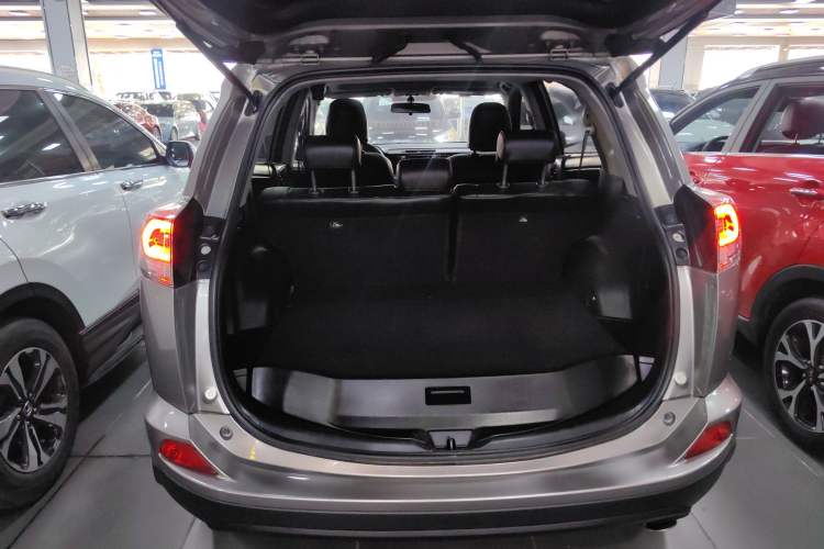 Used Toyota RAV4 2016 2.0L CVT Two-Wheel Drive Fashion Edition China V Standard