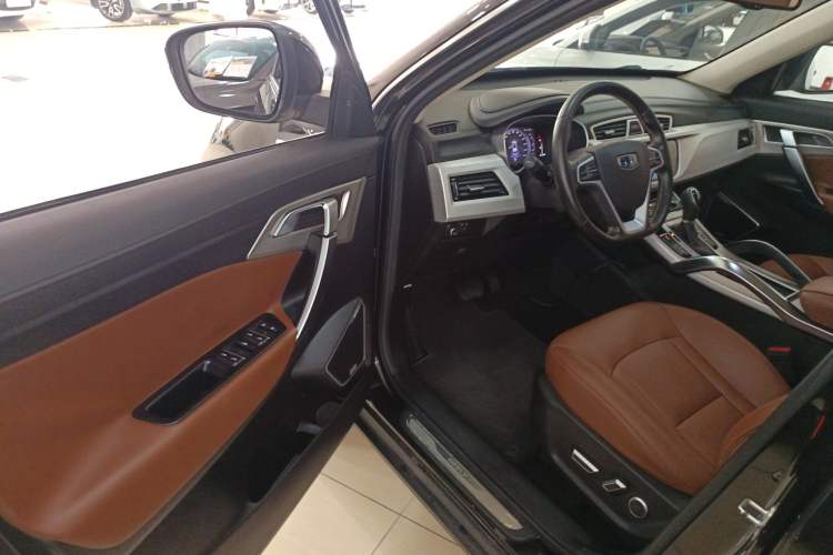 Used Geely Auto Emgrand X7 Sport 2018 1.8TD Automatic Two-Wheel Drive ZhiZun Model with 4G Connectivity