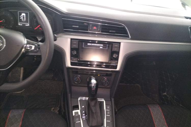 Used Volkswagen Lamando 2019 230TSI DSG Fashion Edition China V Standard
