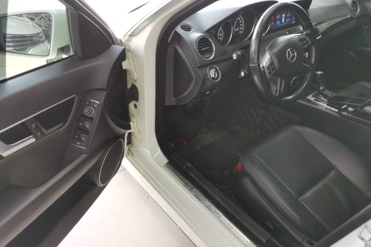 Used Mercedes-Benz C-Class 2013 C 180 Classic Grand Edition
