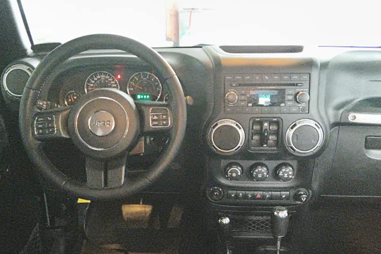 Used  Wrangler 2015 3.0L Sahara Four-Door Comfort Edition