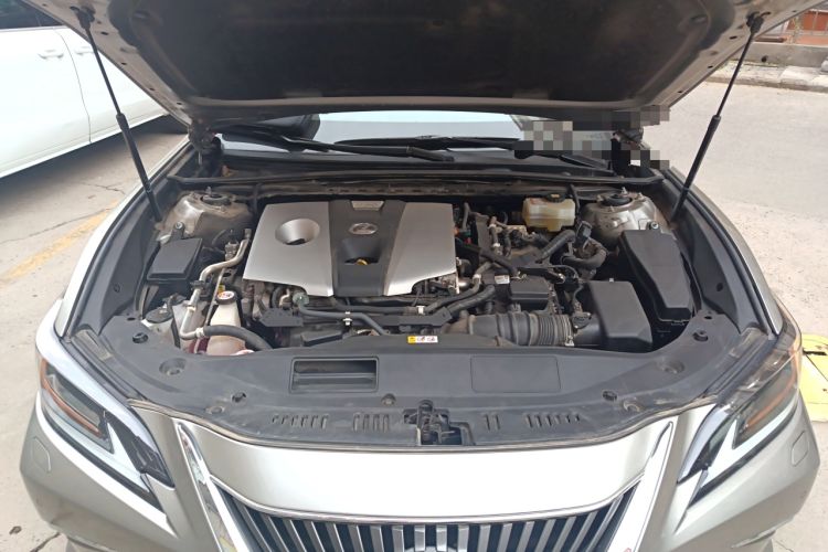 Used Lexus ES 2020 300h Deluxe Edition
