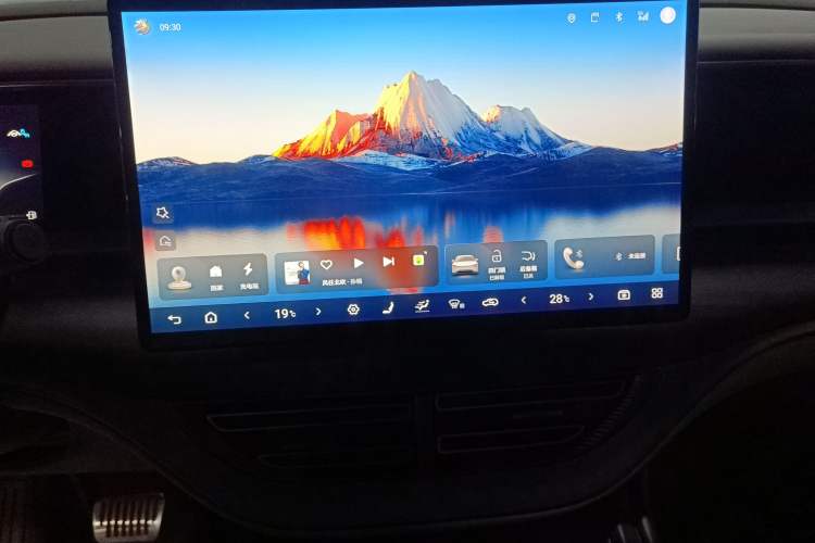 Used Denza D9 2022 DM-i 970 Four-Wheel Drive Prestige Model
