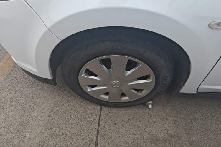 Used Venucia R50 2015 1.6L Automatic Fashion Edition
