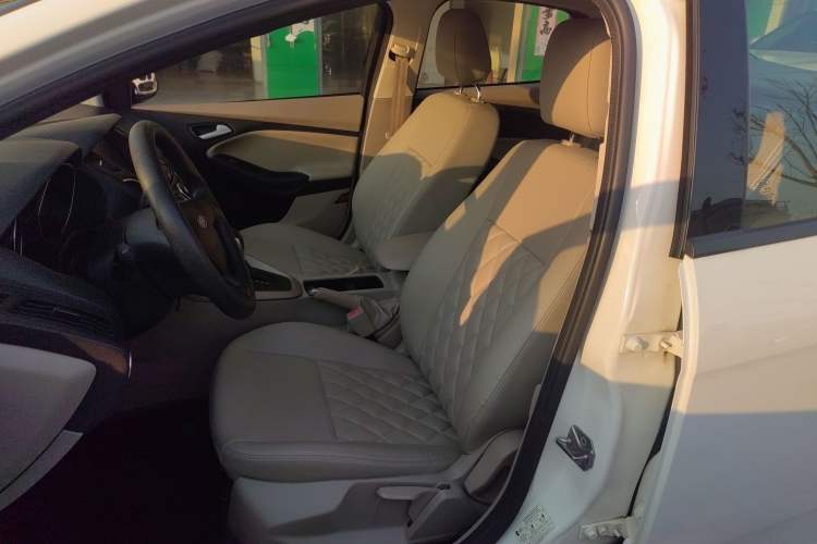 Used Ford Focus 2018 Sedan Classic 1.6L Automatic Comfort Plus Smart Drive Version