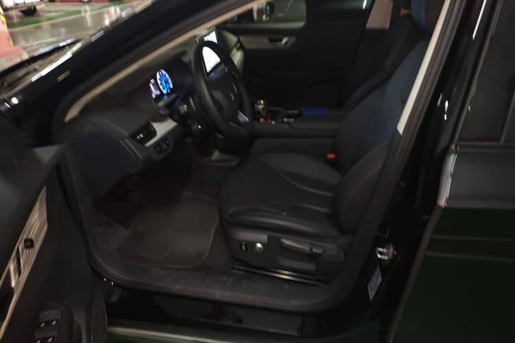 Used Hongqi E-QM5 2023 560km PLUS
