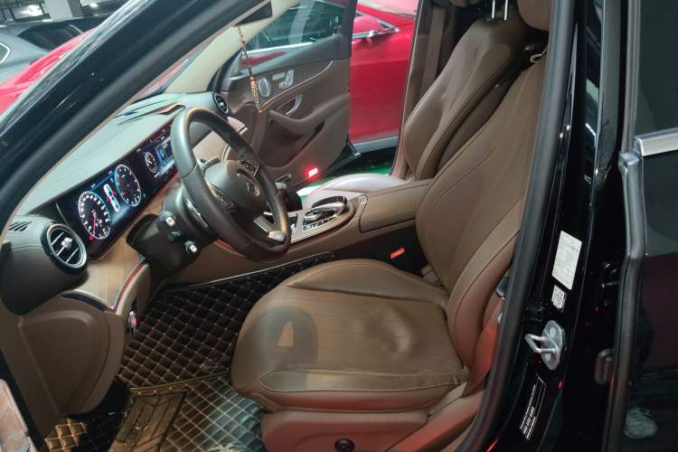 Used Mercedes-Benz E-Class 2018 Facelift E 300 L Luxury Edition
