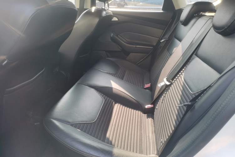 Used Ford Focus 2015 Hatchback 1.6L Automatic Fashion Edition
