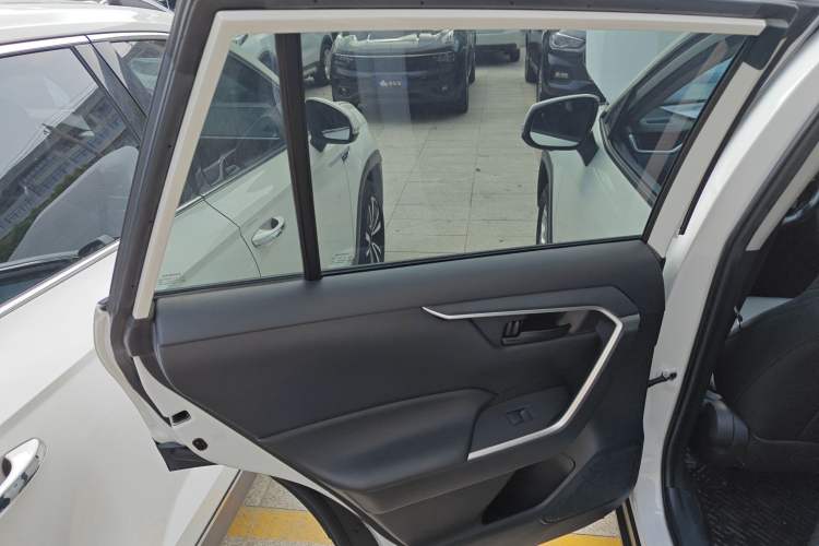 Used Toyota Wildlander 2020 2.0L CVT Two-Wheel Drive Leading Edition
