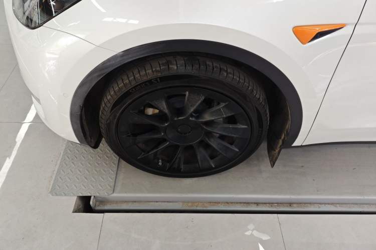 Used Tesla Model Y 2021 Long-Range All-Wheel-Drive Version 3D7