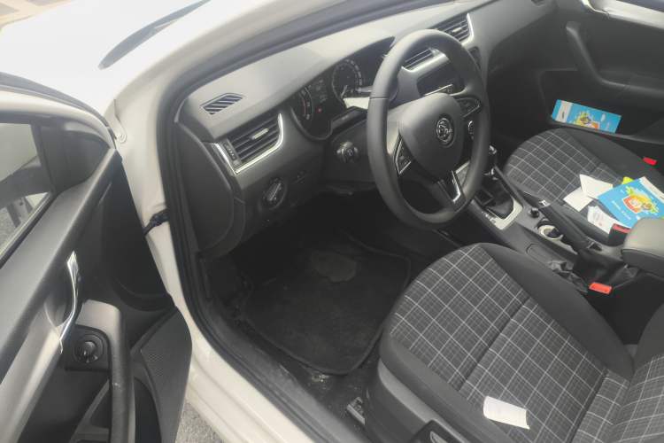 Used Skoda Octavia 2019 1.5L Automatic SmartDrive Comfort Edition China VI Standard