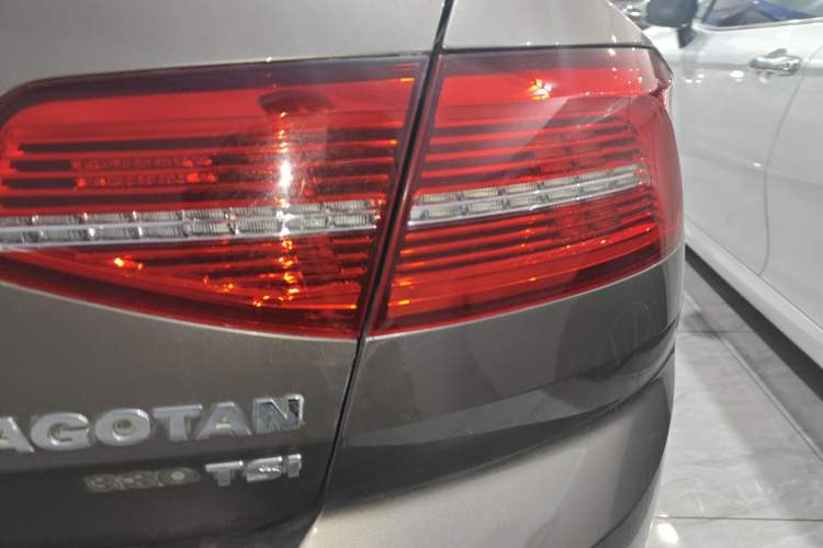 Used Volkswagen Magotan 2018 330TSI DSG Advanced Model
