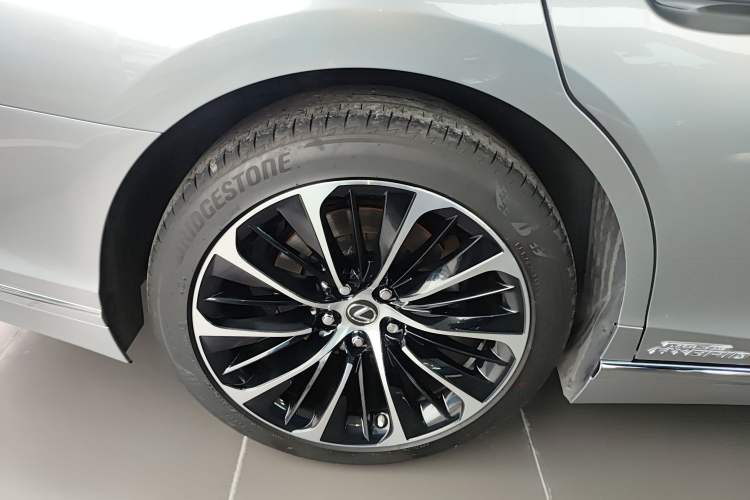 Used Lexus LS 2021 500h Executive Edition
