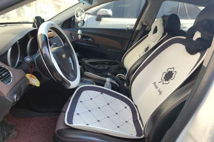 Used Chevrolet Cruze 2015 Hatchback 1.6L Automatic Comfort Edition