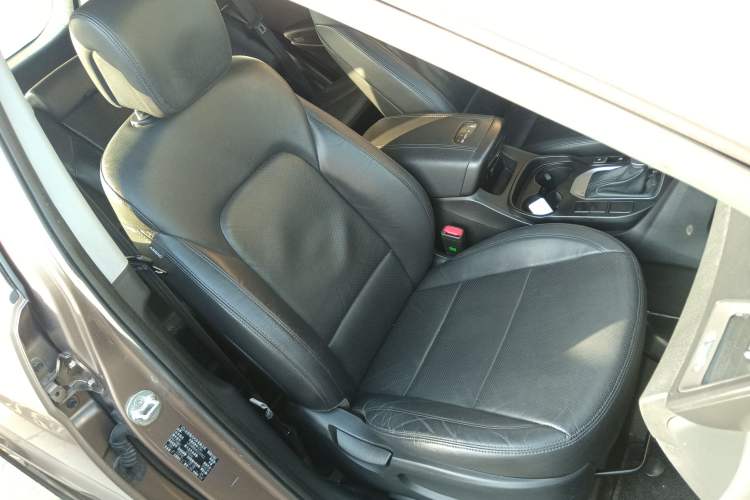 Used Hyundai Santa Fe 2015 2.4L Automatic All-Wheel Drive Smart Version 5 Seats