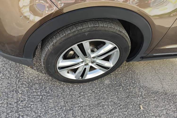 Used Zotye T700 2017 1.8T Dual-Clutch Prestige Model
