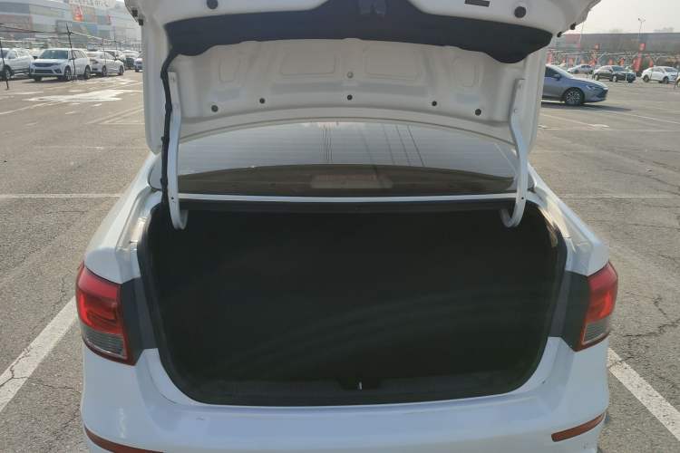 Used Kia K2 2015 Sedan 1.4L MT GLS
