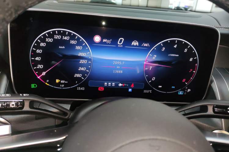 Used Mercedes-Benz GLC 2025 GLC 300 L 4MATIC Luxury Model 5 Seats