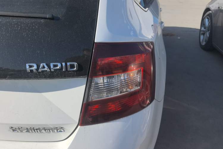 Used Skoda Rapid Spaceback 2018 1.6L Automatic Sport Edition
