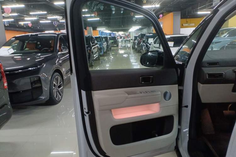 Used Li Auto MEGA 2024 Ultra Model
