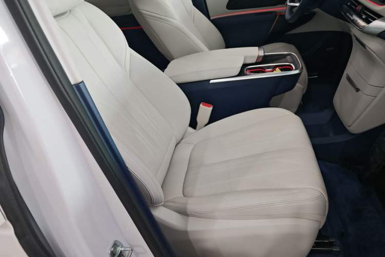 Used Buick Century 2025 2.0T Seven-Seater Yinshi Edition
