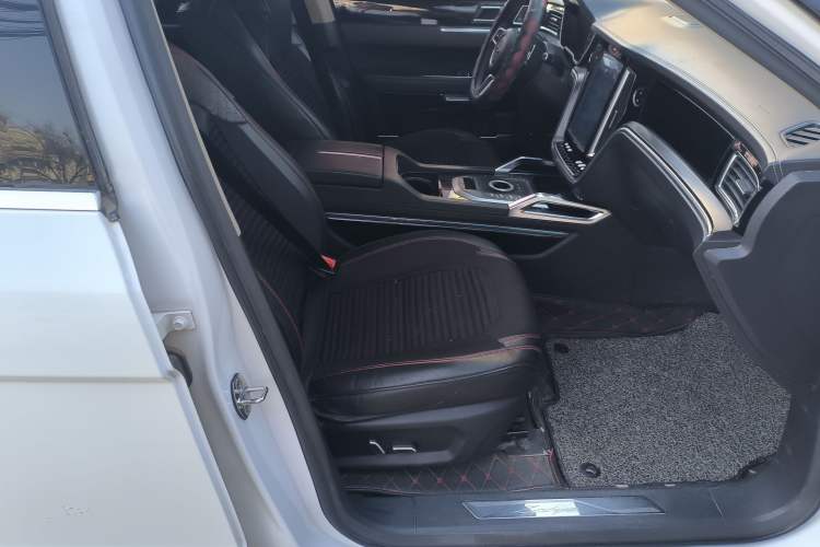 Used Zotye T700 2017 1.8T Dual-Clutch Luxury Model
