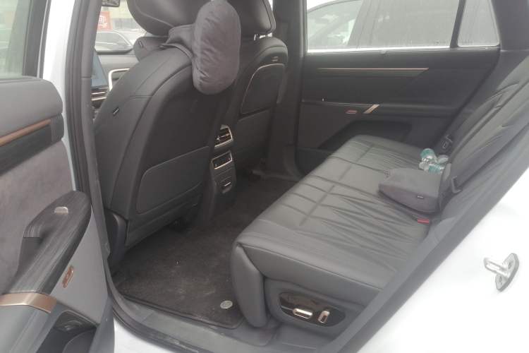 Used  eπ008 2025 210Max Range-Extended Version 5 Seats